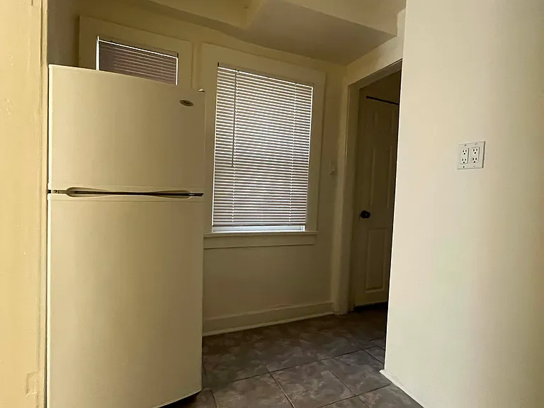 850 N Virginia Ct — Photo 7