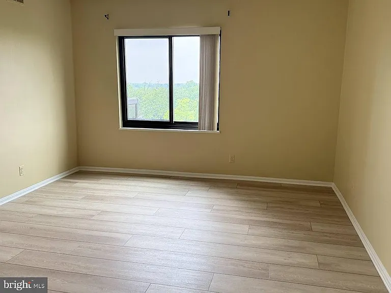 205 Yoakum Pkwy #1004 — Photo 5