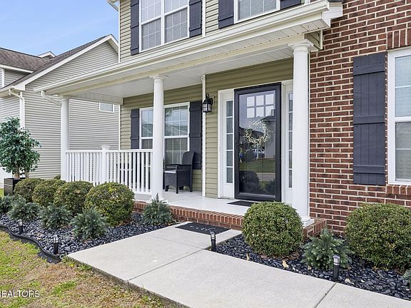 5th image of 2608 Southwinds Cir