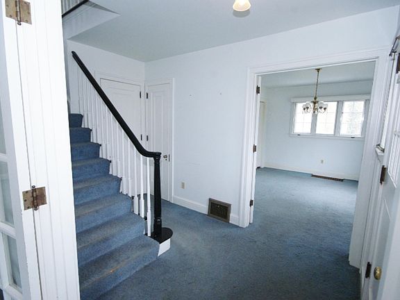 4th image of 431 Plymouth Ave SE