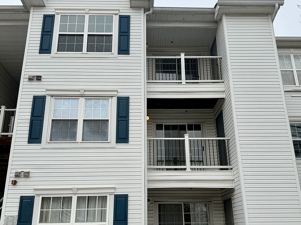 1st image of 923 Waterford Dr #923