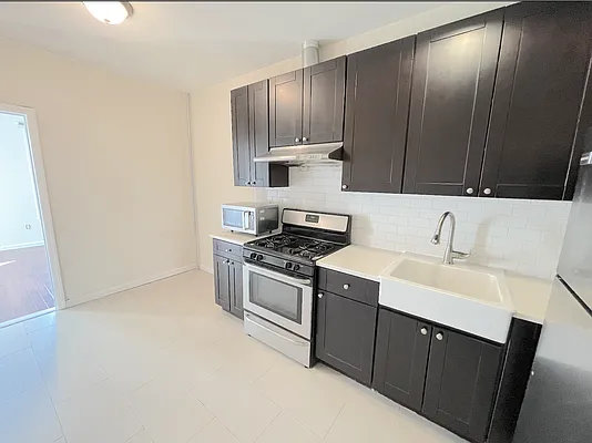 Rented by New Amsterdam Realty Group | media 13