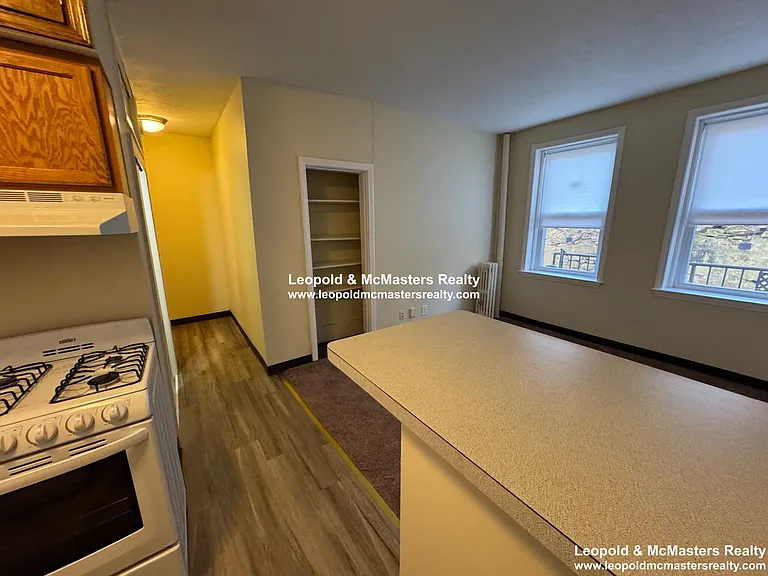 Kelton Street Apartments — Photo 27