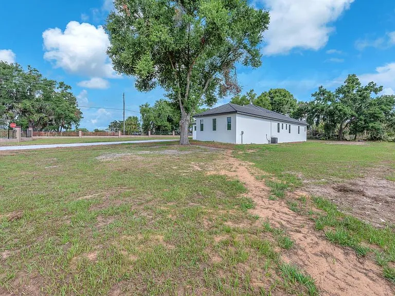 11921 Fort King Hwy — Photo 38