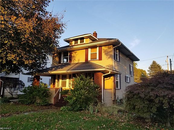 2nd image of 922 11th St NE