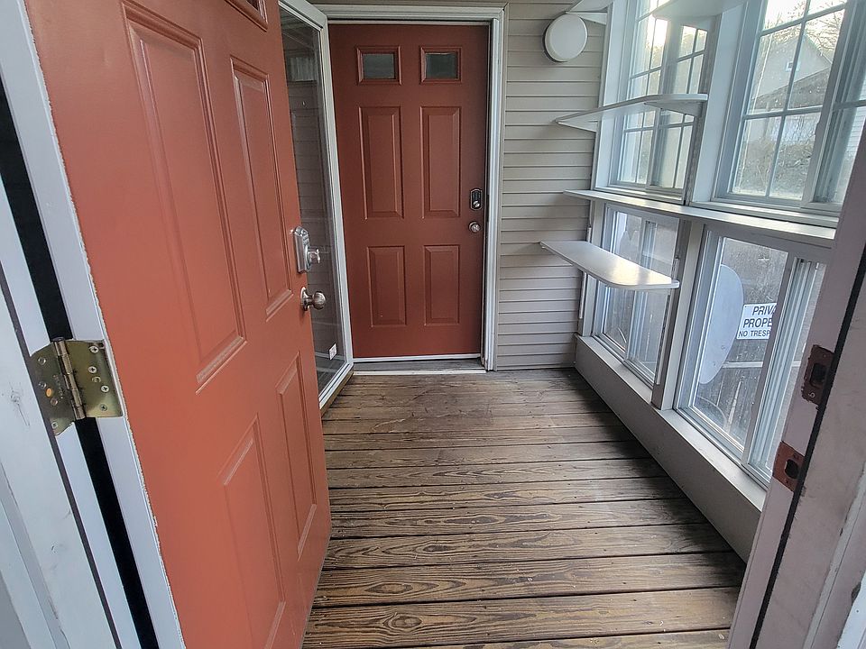 Front Entrance / Sunporch / Mudroom