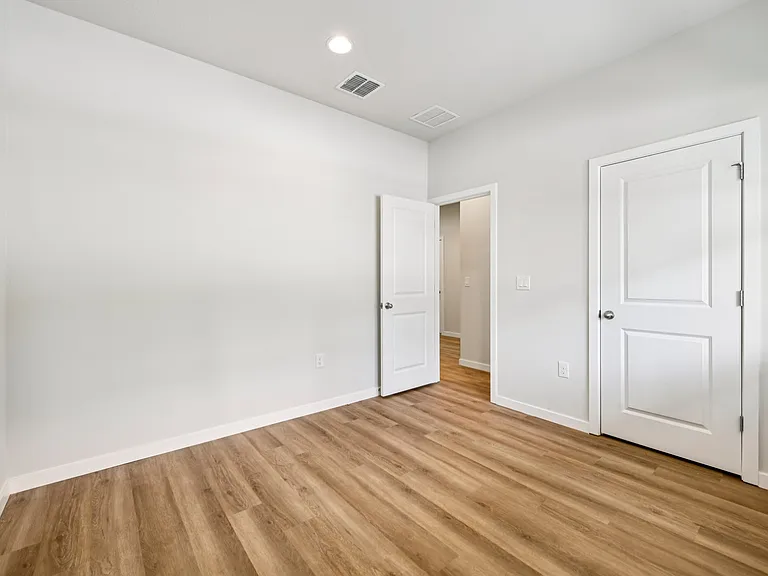 536 E Beresford Ave — Photo 4