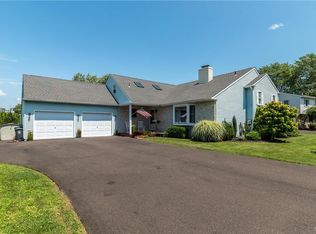12 Winchester Dr, Quakertown, PA 18951