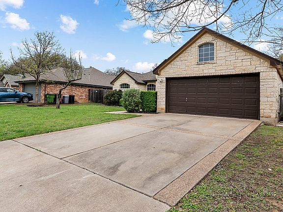 3rd image of 500 Maple Run