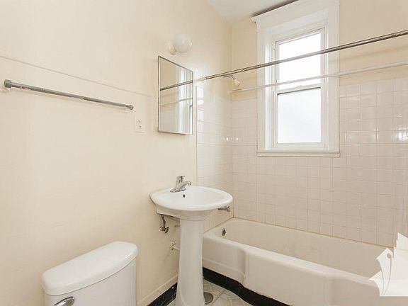 2nd image of 4421 N Wolcott Ave #1A5