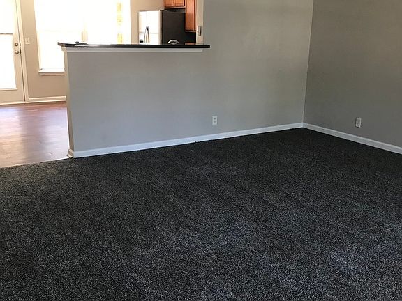 3rd image of 365 Arapaho Dr