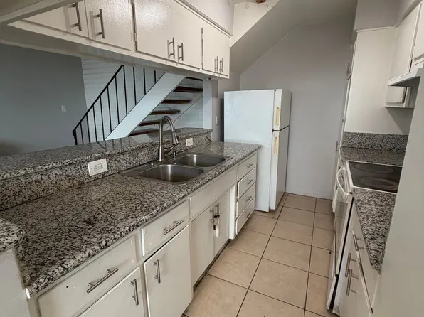 5743 Blachly Way APT 3, Sacramento, CA 95841