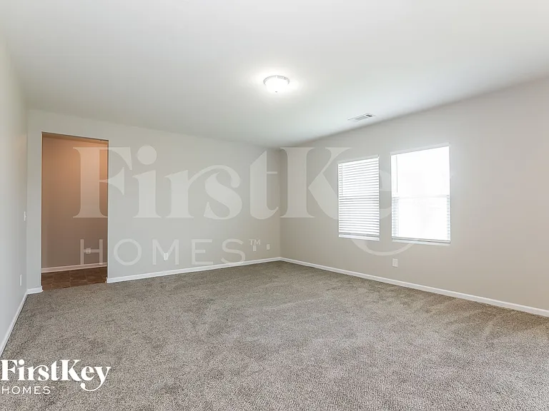 156 Alexander Ln — Photo 2