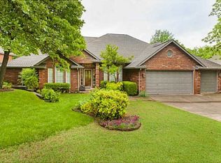 901 Fox Hill Dr, Edmond, OK 73034