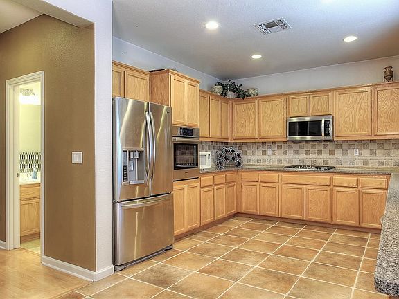3rd image of 412 Golden Leaf Ct
