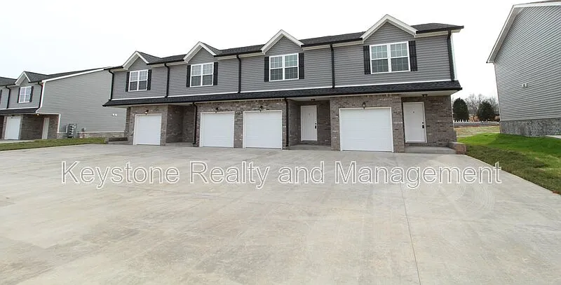 3 bed, 2.5 bath, 1200 sqft, $1,450 — Photo 2
