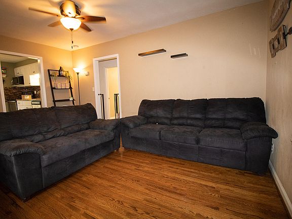 3rd image of 1828 Pexton Ave