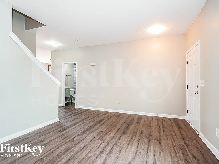 175 Poe Ave — Photo 2