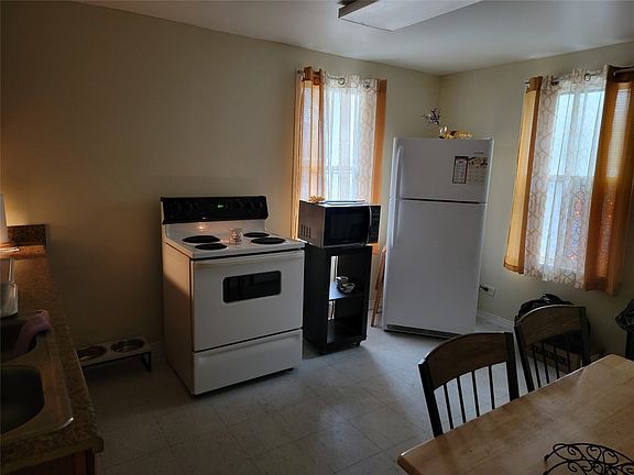 5th image of 45 Rush Ave