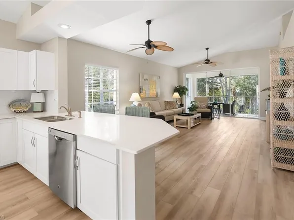 675 Wiggins Lake DR #201, NAPLES, FL 34110