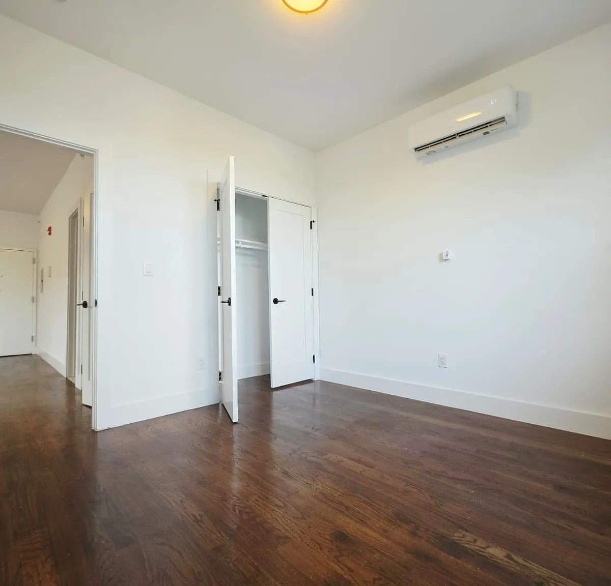 2 bed, 800 sqft, $2,100 — Photo 2