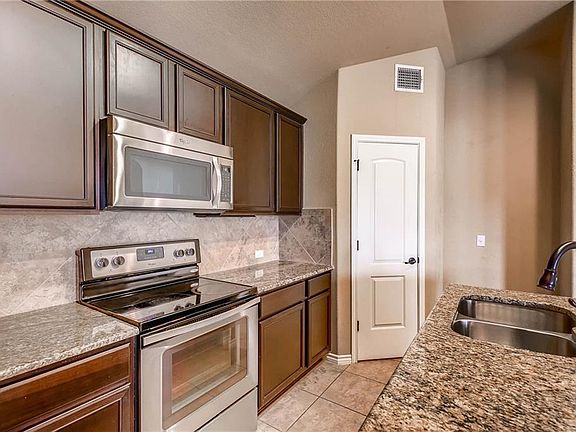 5th image of 3010 Hanstrom Ct