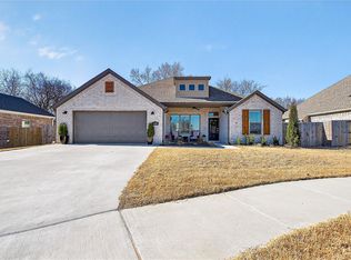 1669 N Pershing St, Fayetteville, AR 72704