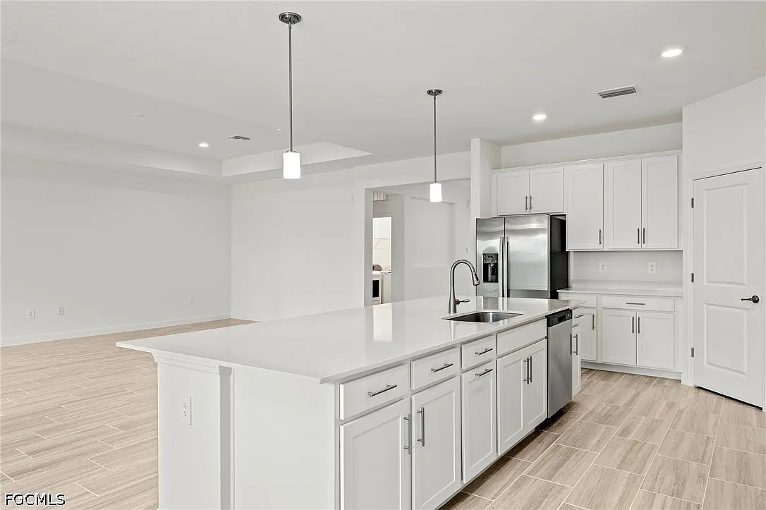 3 bed, 3.0 bath, 2444 sqft, $3,550 — Photo 4