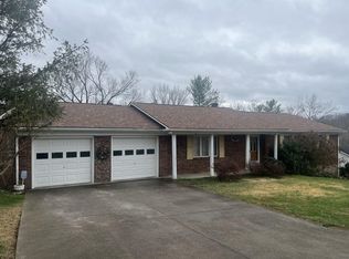 78 Edgewood Dr, Irvine, KY 40336