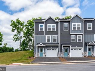 186 Highpoint Park Dr, Pleasant Gap, PA 16823