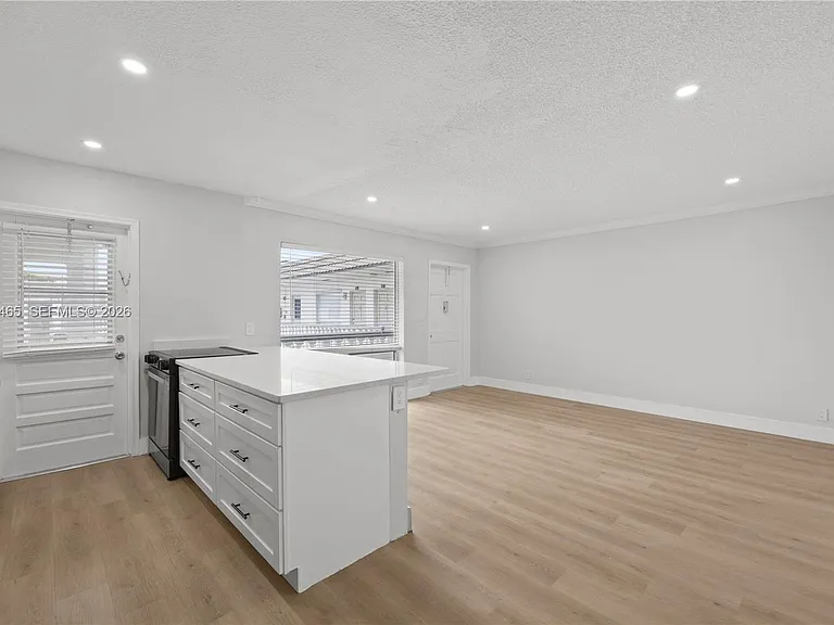 5450 Hollywood Blvd #210 — Photo 6
