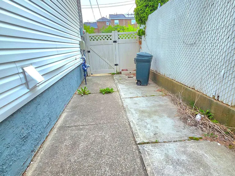Osgood Ave — Photo 2