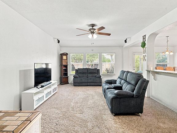 2nd image of 100 Quarry Ln