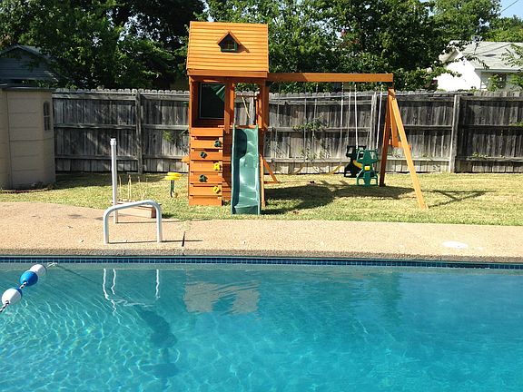 3rd image of 1013 Westover Dr