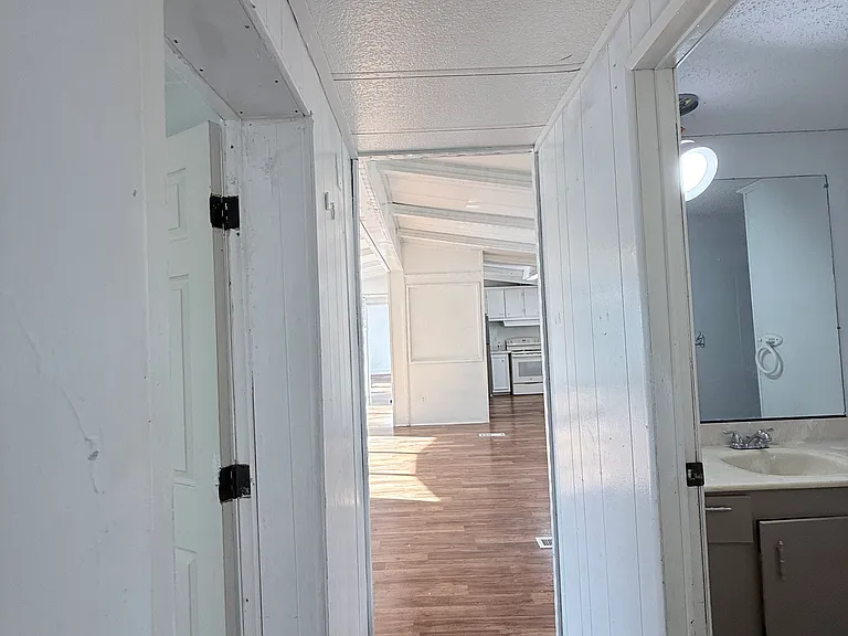 111 King Rd — Photo 15