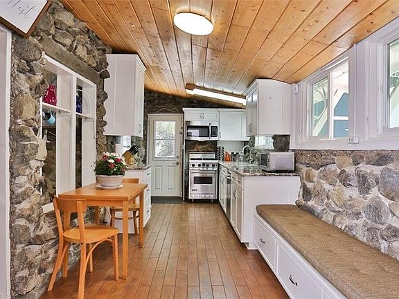 3rd image of 9419 Cedar Dr