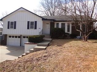 433 Pershing St, Liberty, MO 64068
