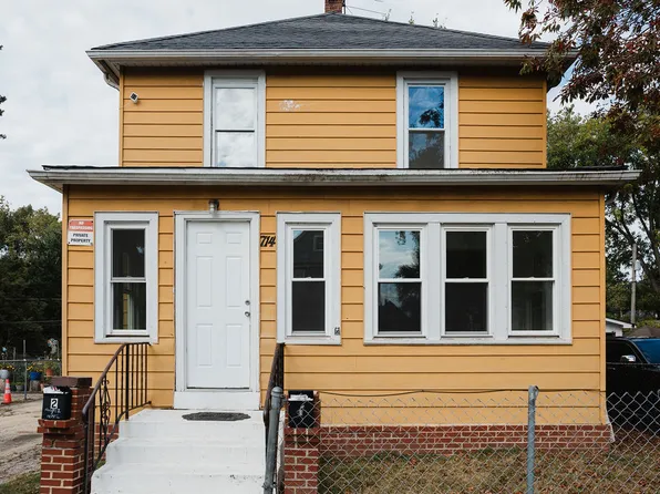 714 Helmholz Ave, Waukegan, IL 60085