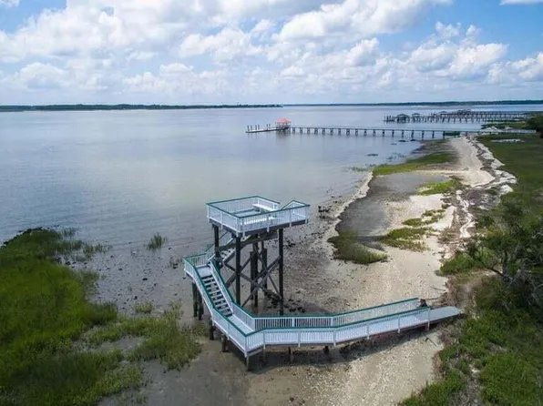 97 Front St, Saint Helena Island, SC 29920