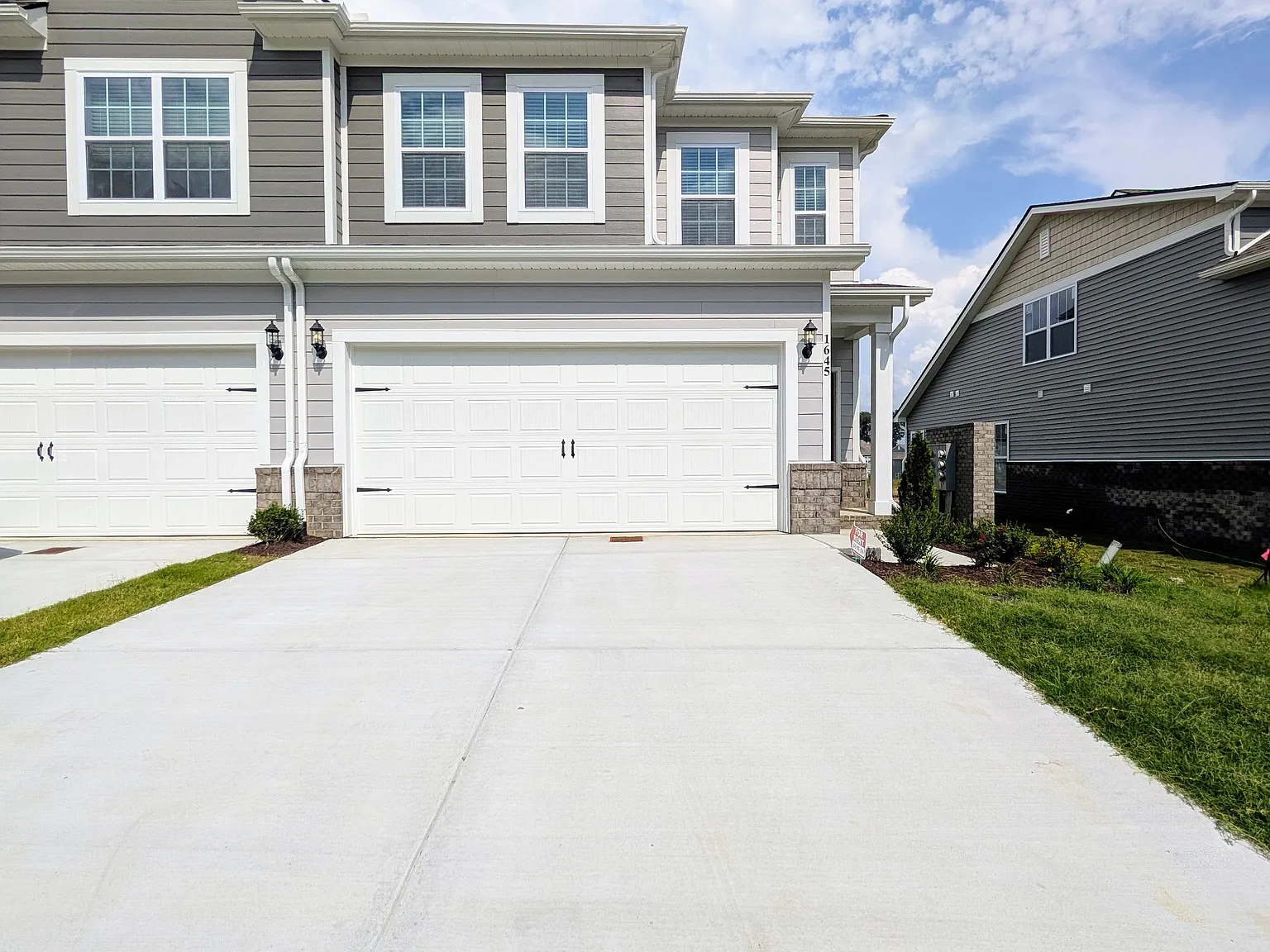 3 bed, 2.5 bath, 1673 sqft, $2,100 — Photo 1