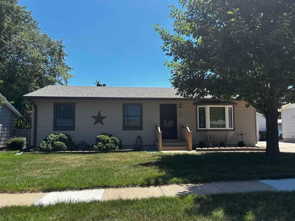 904 E 4th St, Hastings, NE 68901