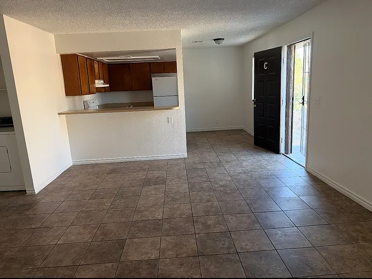 Saturn Ave — Photo 1