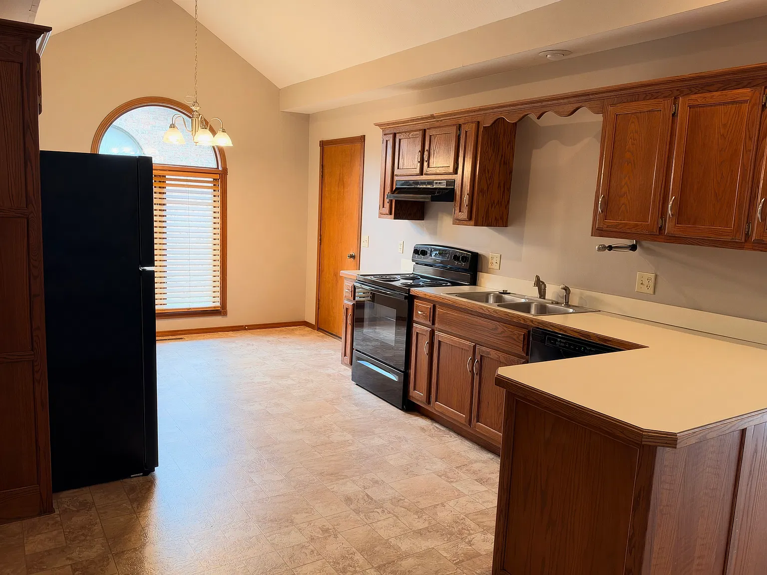 2 bed, 1250 sqft, $1,295 — Photo 4