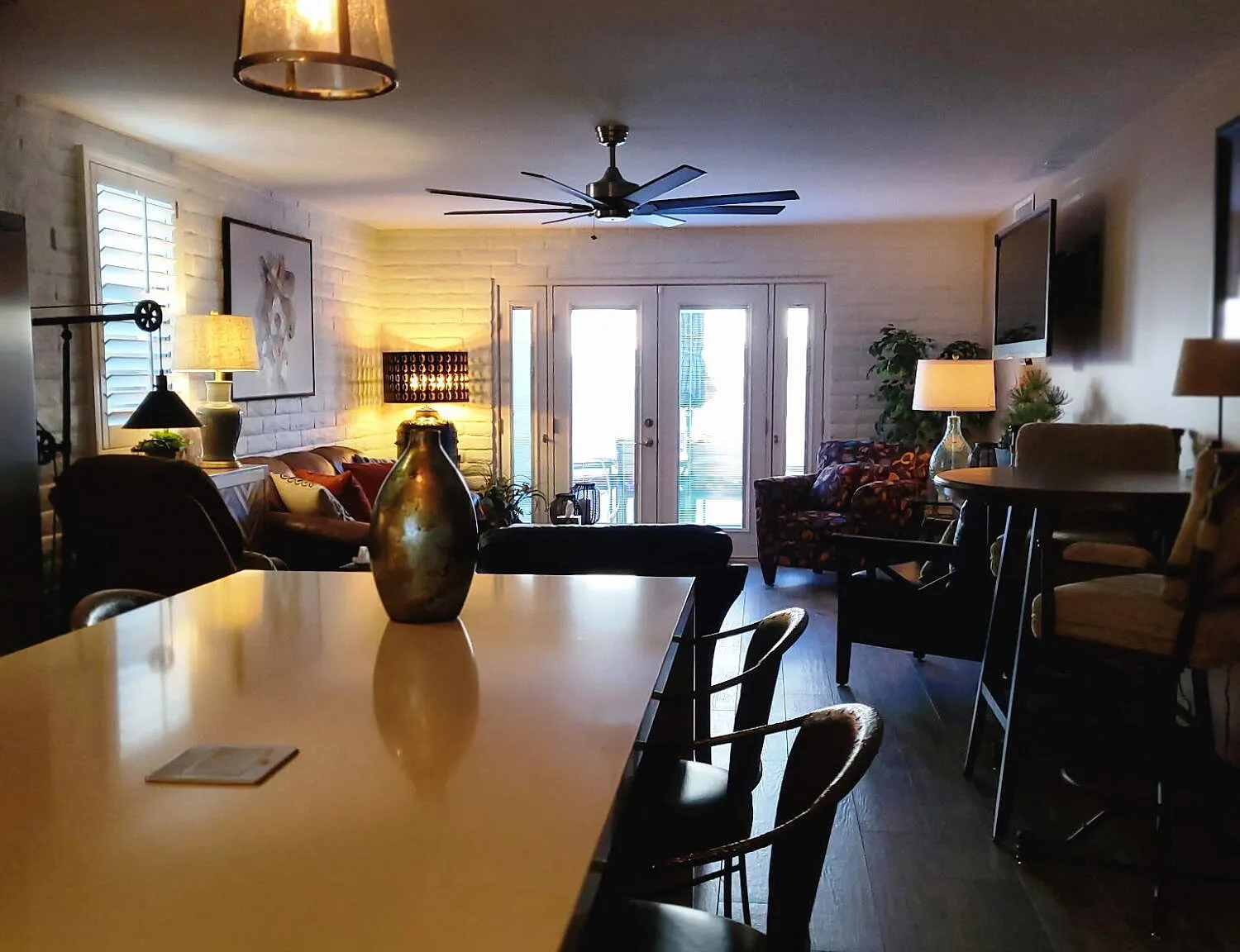 2 bed, 2.0 bath, 957 sqft, $6,000 — Photo 3