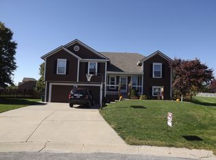 3848 SW Windsong Ct, Lees Summit, MO 64082
