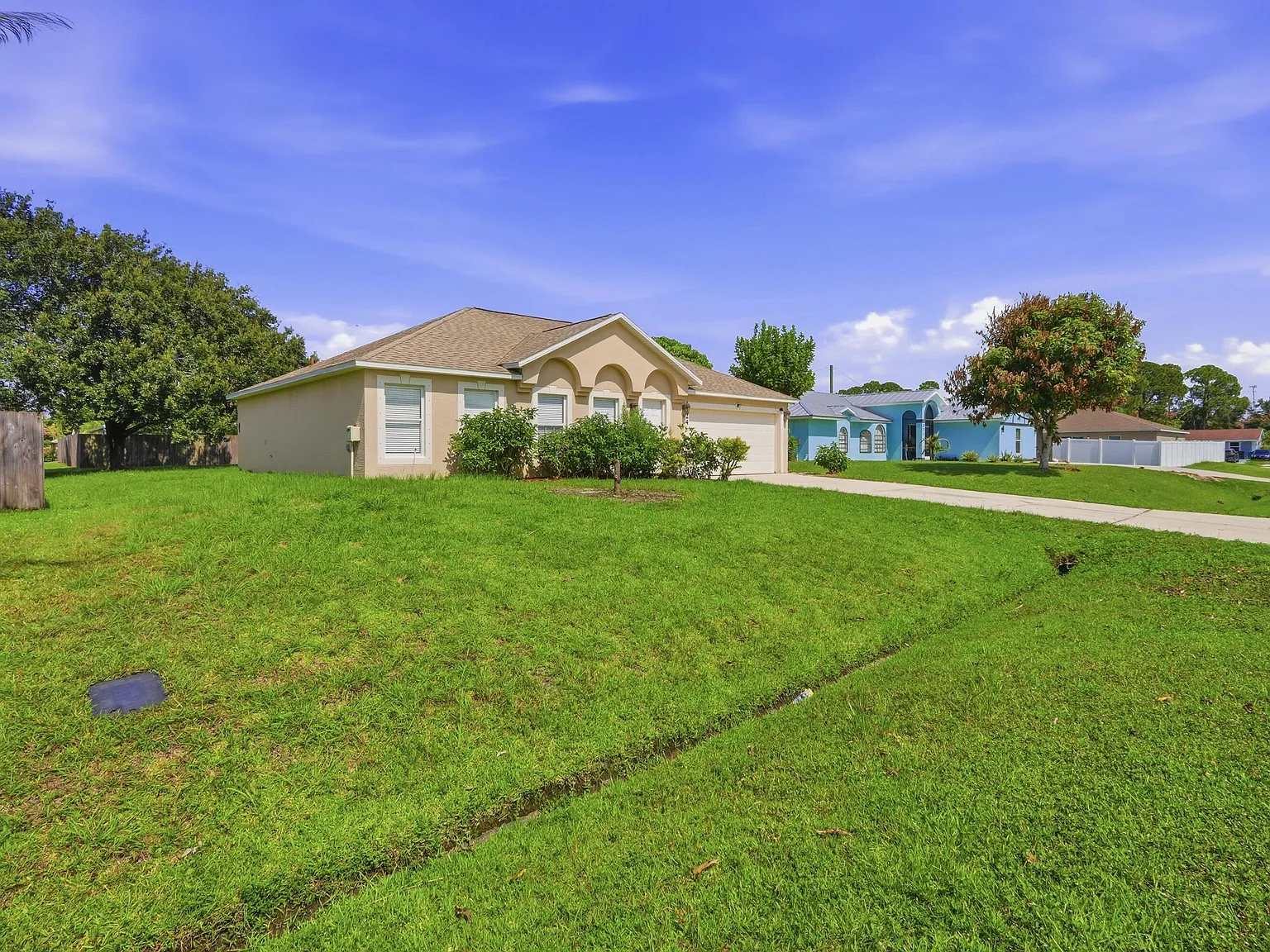 4 bed, 2.0 bath, 2108 sqft, $2,975 — Photo 4