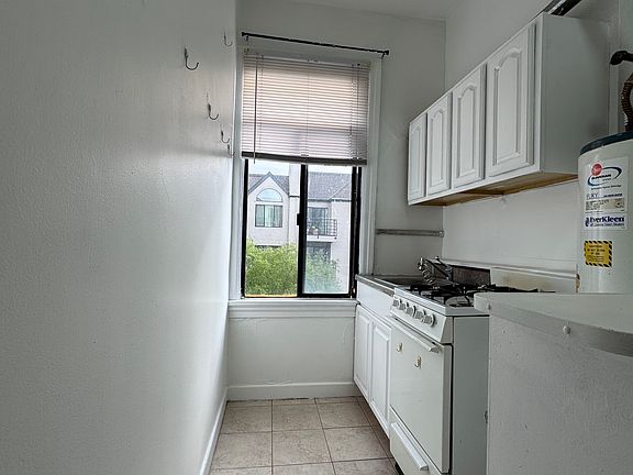 5th image of 825 Divisadero St APT 4