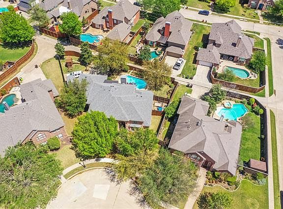 3rd image of 7804 Myrtle Springs Dr