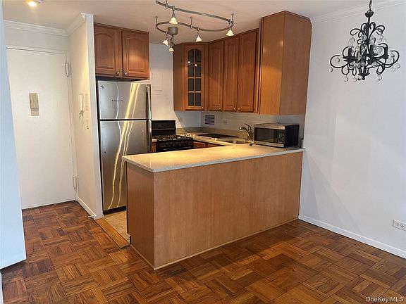 3rd image of 301 E 75th Street #5J
