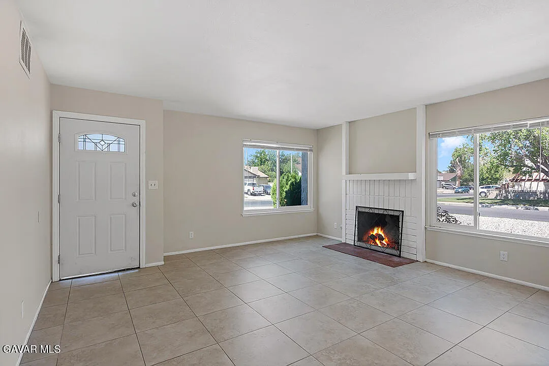 4 bed, 2.0 bath, 1360 sqft, $2,795 — Photo 4